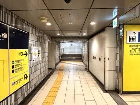 出入口3を目指す