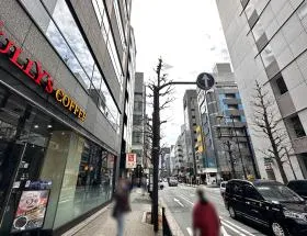 タリーズコーヒーを通過、直進する
