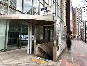 出入口1から地上に出る