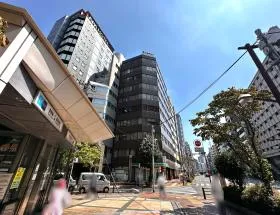 目白通り沿いを直進する（九段下駅方面）