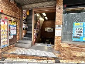 出入口3からもアクセスしやすい（地上に出て左に進めばエレベーター口近くの道横断歩道がある）