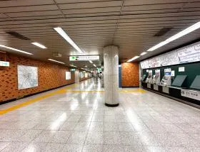 新宿三丁目駅（都営新宿線）