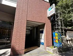 E2出入口から地上に出る