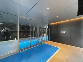 明治薬科大学 剛堂会館の外観