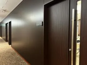 明治薬科大学 剛堂会館の外観