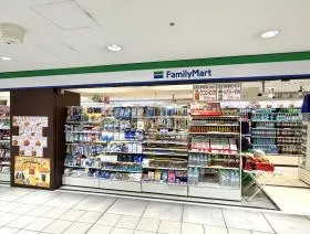 ファミリーマート（ヤエチカ内）