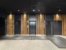 ANYZ(御成門郵船ビル)の外観